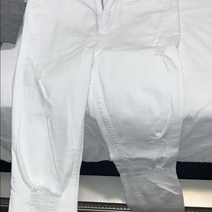 NWOT white ripped jeans